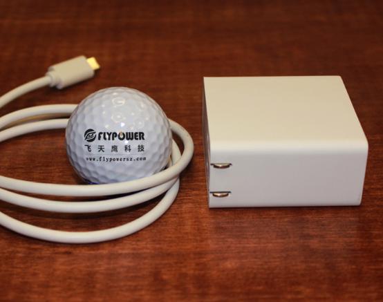 我们想要更大屏幕，也想要更小的电源适配器——[飞天鹰电源适配器]