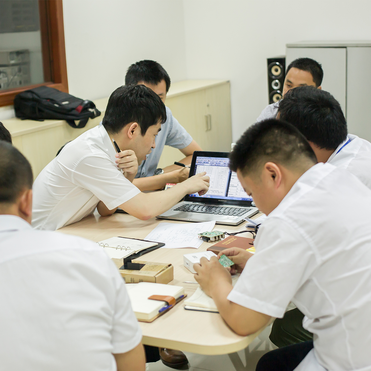 电源适配器|如何选择正确的工作频率——飞天鹰电源适配器