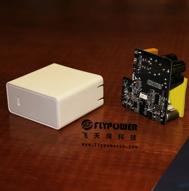 电源适配器厂家：移动端适配器插头比一般的插头大是什么原因？