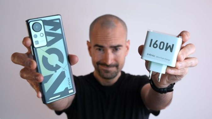 传音搭载160W超级电源适配器，11分钟可充满4000mh大电池！